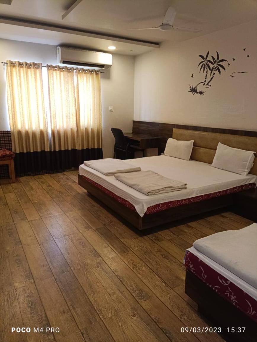 Hotel Shri Vardhan 乌贾因 外观 照片