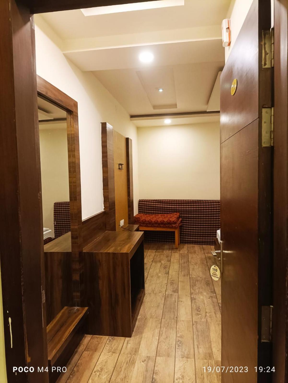 Hotel Shri Vardhan 乌贾因 外观 照片