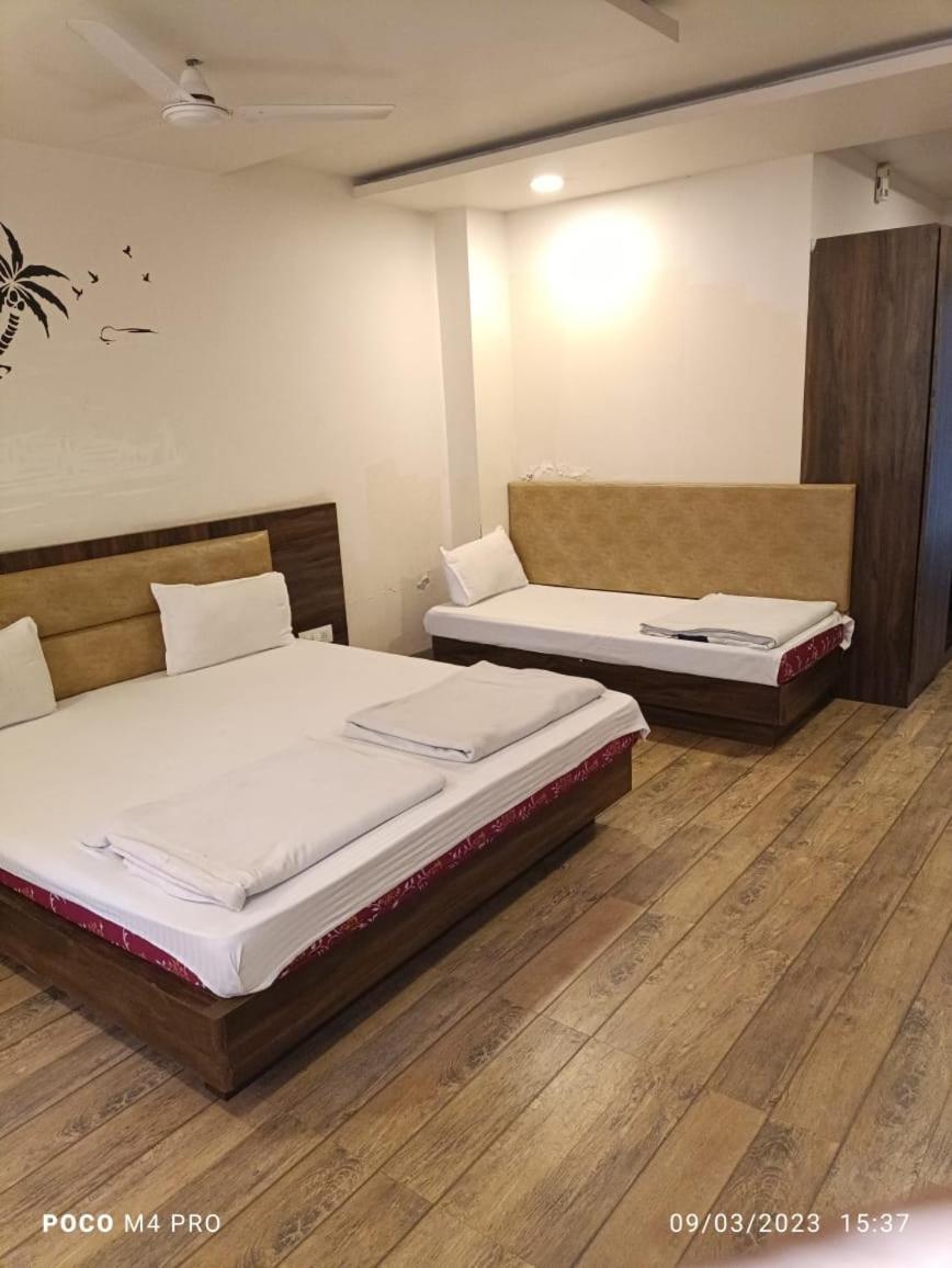 Hotel Shri Vardhan 乌贾因 外观 照片
