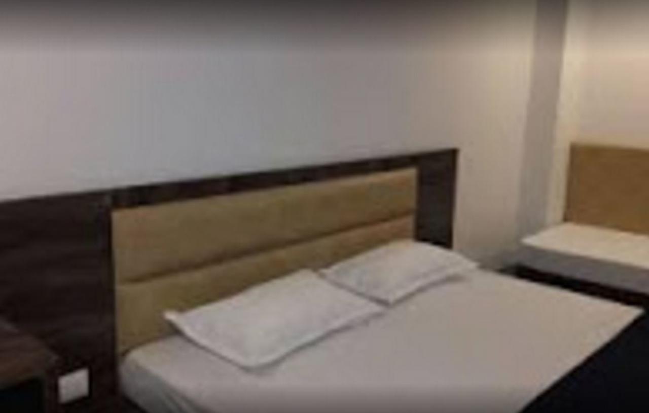 Hotel Shri Vardhan 乌贾因 外观 照片