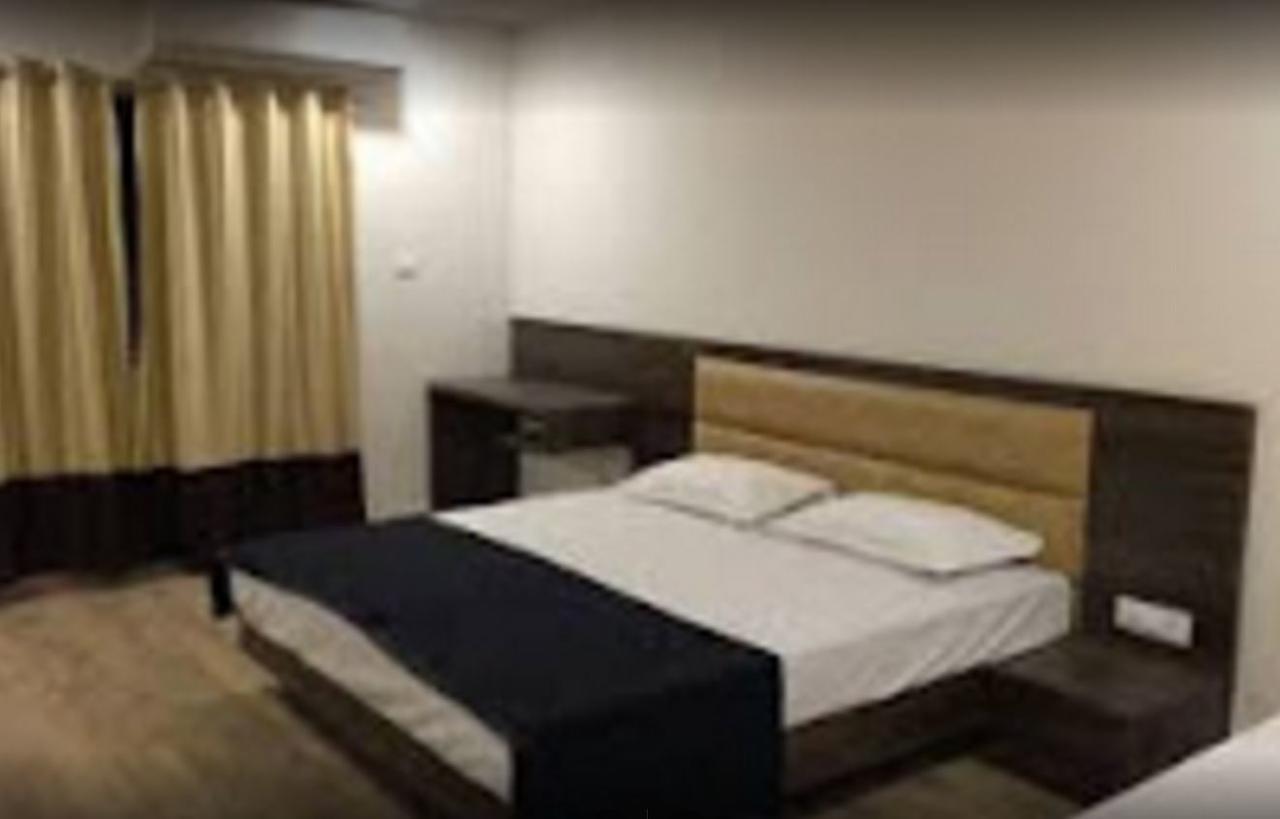 Hotel Shri Vardhan 乌贾因 外观 照片