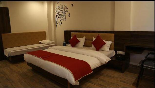 Hotel Shri Vardhan 乌贾因 外观 照片